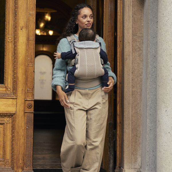 BabyBjörn Harmony Draagzak 3D-Mesh - Grijsbeige BabyBjörn Harmony Draagzak 3D-Mesh - Grijsbeige
