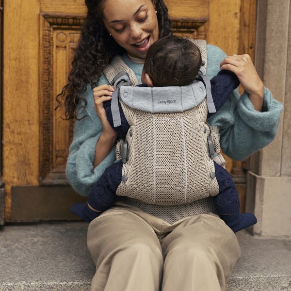 BabyBjörn Harmony Draagzak 3D-Mesh - Grijsbeige BabyBjörn Harmony Draagzak 3D-Mesh - Grijsbeige