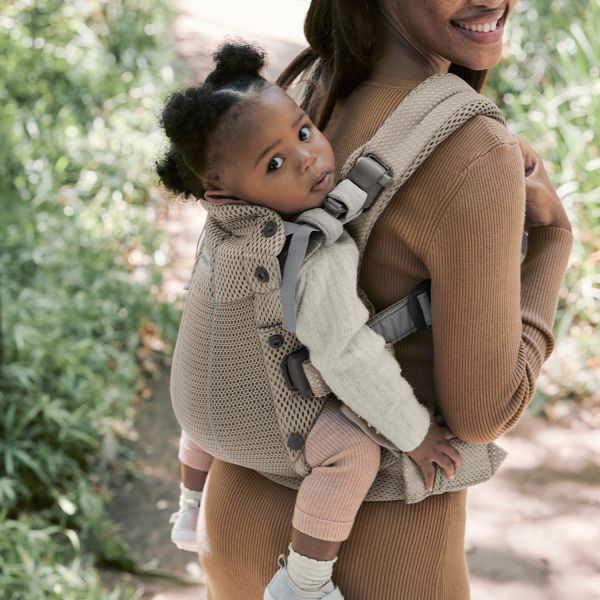 BabyBjörn Harmony Draagzak 3D-Mesh - Grijsbeige BabyBjörn Harmony Draagzak 3D-Mesh - Grijsbeige