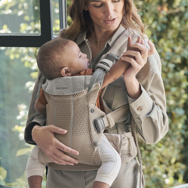 BabyBjörn Harmony Draagzak 3D-Mesh - Grijsbeige BabyBjörn Harmony Draagzak 3D-Mesh - Grijsbeige