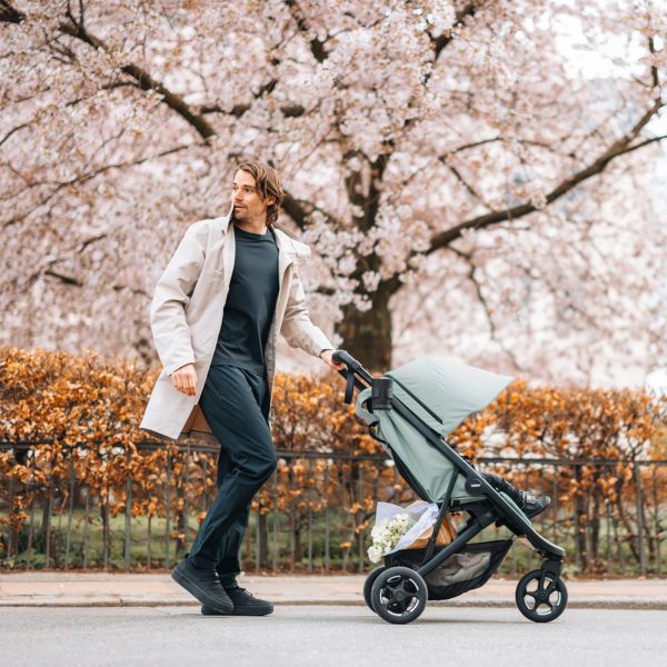 Thule Spring 2 Buggy - Mist Green On Black Thule Spring 2 Buggy - Mist Green On Black