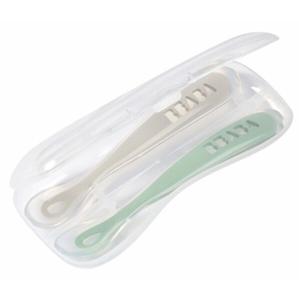 Béaba Siliconen Lepelset Met Reisetui - 2 Stuks - Duo Clay/Grijsgroen Béaba Siliconen Lepelset Met Reisetui - 2 Stuks - Duo Clay/Grijsgroen