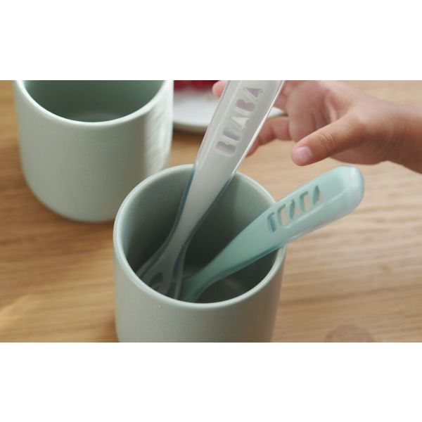 Béaba Siliconen Lepelset Met Reisetui - 2 Stuks - Duo Clay/Grijsgroen Béaba Siliconen Lepelset Met Reisetui - 2 Stuks - Duo Clay/Grijsgroen