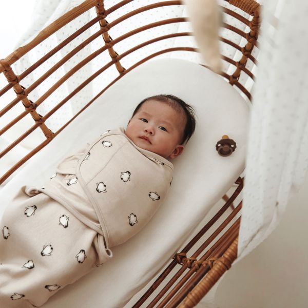 Meyco Baby SwaddleMeyco Inbakerdoek Penguin Soft Sand 4-6 Maanden