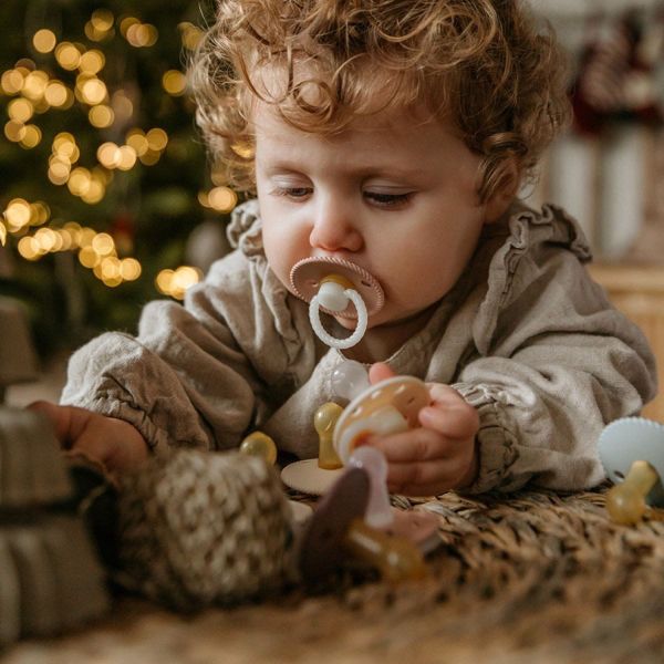 Frigg Rope Night Fopspeen - 0-6 mnd (2 stuks) - Twilight Mauve/Blush Frigg Rope Night Fopspeen - 0-6 mnd (2 stuks) - Twilight Mauve/Blush