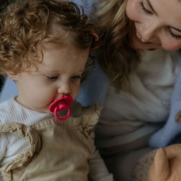 Frigg Daisy Fopspeen - 6-18 mnd (2 stuks) - Lila/Fuchsia Frigg Daisy Fopspeen - 6-18 mnd (2 stuks) - Lila/Fuchsia