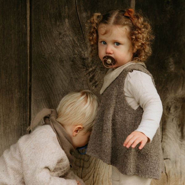 FRIGG Little Viking Fopspeen - Rond - 2 Stuks - 6-18 Mnd - Cocoa/Olive