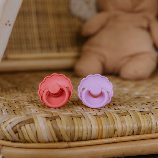 Frigg Daisy Fopspeen - 6-18 mnd (2 stuks) - Poppy/Lupine Frigg Daisy Fopspeen - 6-18 mnd (2 stuks) - Poppy/Lupine