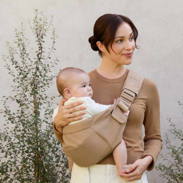 Ergobaby Upsie Sling Draagzak - Camel Ergobaby Upsie Sling Draagzak - Camel
