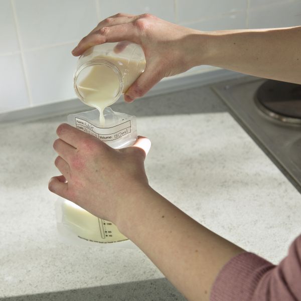 Alecto Moedermelk Bewaarzakjes - BF100 - 220 ml - 100 stuks Alecto Moedermelk Bewaarzakjes - BF100 - 220 ml - 100 stuks