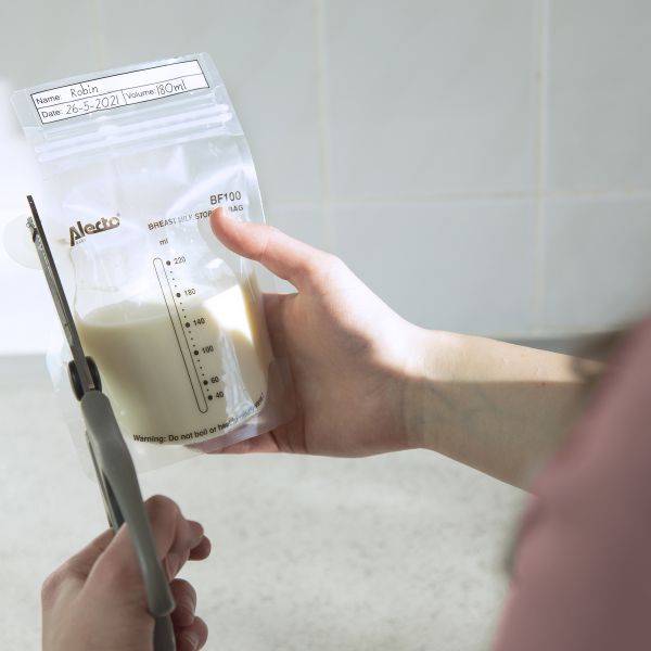 Alecto Moedermelk Bewaarzakjes - BF100 - 220 ml - 100 stuks Alecto Moedermelk Bewaarzakjes - BF100 - 220 ml - 100 stuks
