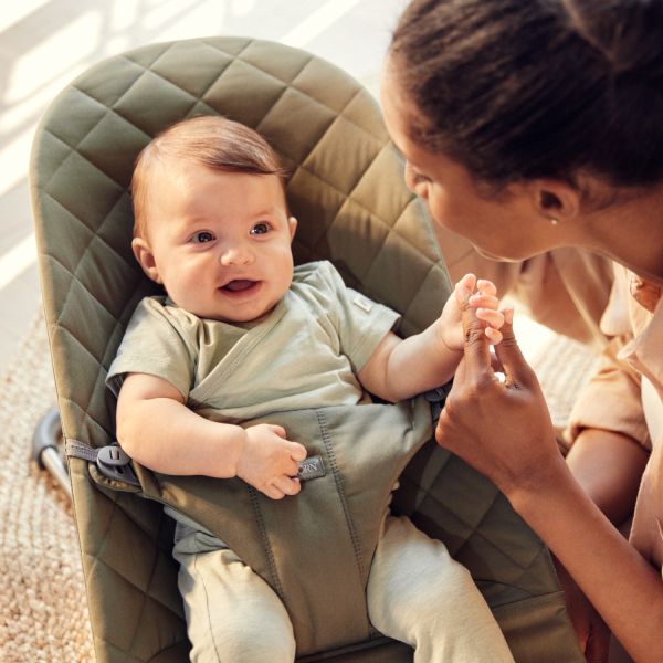 BabyBjörn Bliss Wipstoel - Geweven Klassiek Quilt - Donkergroen BabyBjörn Bliss Wipstoel - Geweven Klassiek Quilt - Donkergroen