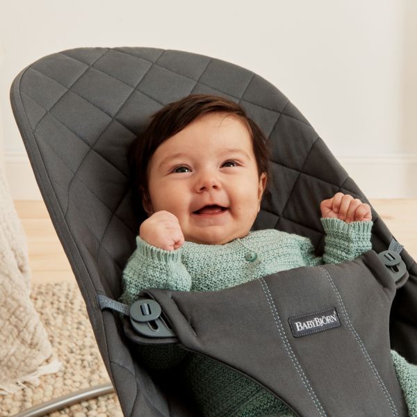 BabyBjörn Bliss Wipstoel - Geweven Klassiek Quilt - Antraciet BabyBjörn Bliss Wipstoel - Geweven Klassiek Quilt - Antraciet