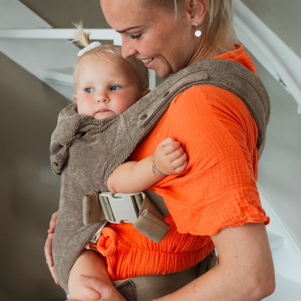 ByKay Buikdrager Click Carrier Classic Rib - Dark Oat ByKay Buikdrager Click Carrier Classic Rib - Dark Oat