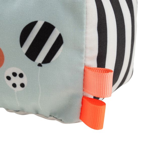 Done By Deer Cube Baby Contrast Happy Clouds Colour Mix
Done By Deer Cube Baby Contrast Happy Clouds Colour Mix