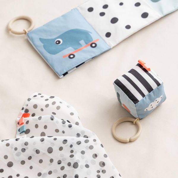 Done By Deer Cube Baby Contrast Happy Clouds Colour Mix
Done By Deer Cube Baby Contrast Happy Clouds Colour Mix