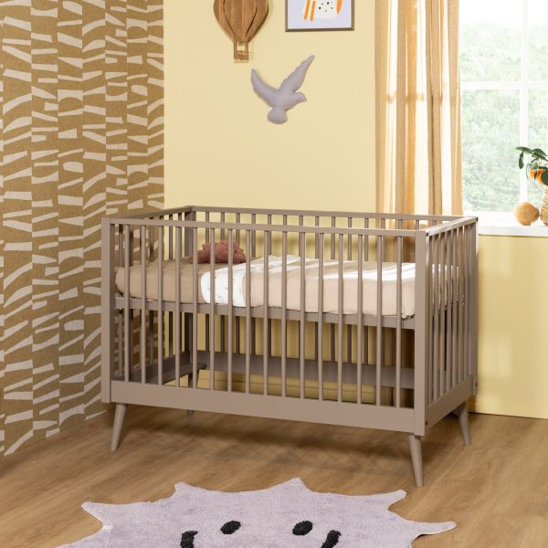 Europe Baby Evy Ledikant 60 x 120 cm - Chestnut Europe Baby Evy Ledikant 60 x 120 cm - Chestnut