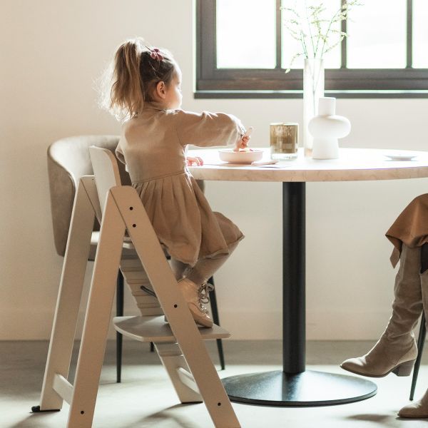 Kidsmill Up! Kinderstoel Incl. Houten Babyset - Beuken Oatmeal Kidsmill Up! Kinderstoel Incl. Houten Babyset - Beuken Oatmeal