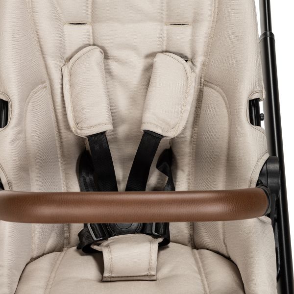 Qute Kinderwagen Q-Journey Taupe - Zwart Frame Qute Kinderwagen Q-Journey Taupe - Zwart Frame