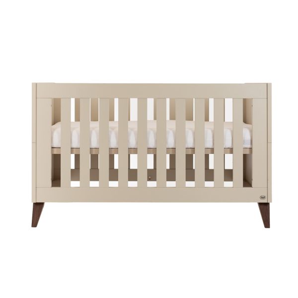 TWF Ledikant 70 x 140 - Commode 3 Laden - Hanglegkast 2 Deuren 1 Lade Salerno Walnoot TWF Ledikant 70 x 140 - Commode 3 Laden - Hanglegkast 2 Deuren 1 Lade Salerno Walnoot