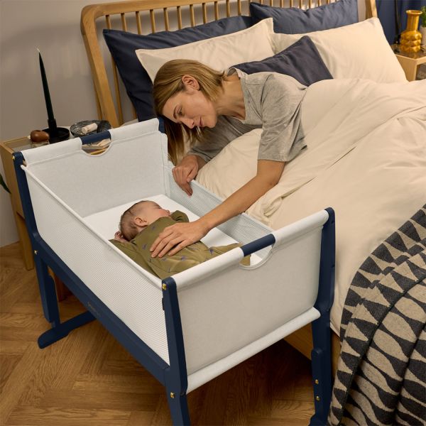 Snuz Bedside Crib SnuzPod Studio London Navy Snuz Bedside Crib SnuzPod Studio London Navy