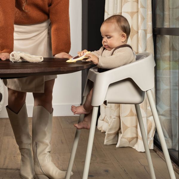 Stoohl Kinderstoel incl. Zitverkleiner + Eetblad + Tuigje - Tofu Stoohl Kinderstoel incl. Zitverkleiner + Eetblad + Tuigje - Tofu