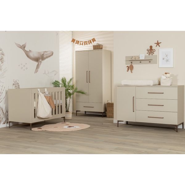 TWF Ledikant 70 x 140 - Commode 3 Laden - Hanglegkast XL 3 Deuren 2 Lade Salerno Metaal TWF Ledikant 70 x 140 - Commode 3 Laden - Hanglegkast XL 3 Deuren 2 Lade Salerno Metaal