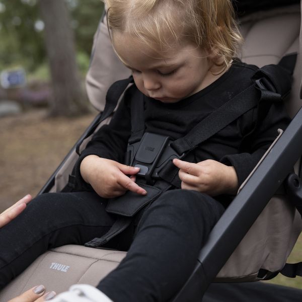 Thule Urban Glide 3 Kinderwagen - Magnetic Buckle - Tinted Taupe Thule Urban Glide 3 Kinderwagen - Magnetic Buckle - Tinted Taupe