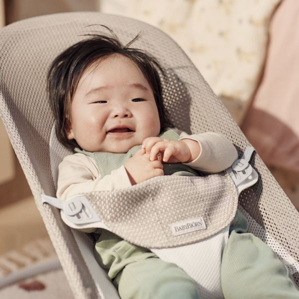 BabyBjörn Balance Wipstoel - Soft Mesh - Beige/Wit BabyBjörn Balance Wipstoel - Soft Mesh - Beige/Wit