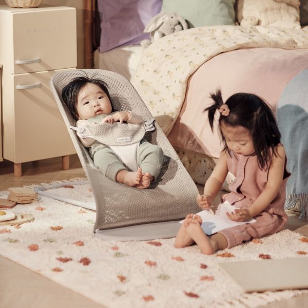 BabyBjörn Balance Wipstoel - Soft Mesh - Beige/Wit BabyBjörn Balance Wipstoel - Soft Mesh - Beige/Wit