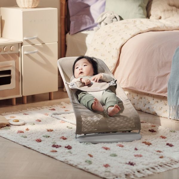 BabyBjörn Balance Wipstoel - Soft Mesh - Beige/Wit BabyBjörn Balance Wipstoel - Soft Mesh - Beige/Wit