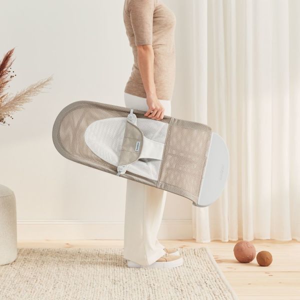 BabyBjörn Balance Wipstoel - Soft Mesh - Beige/Wit BabyBjörn Balance Wipstoel - Soft Mesh - Beige/Wit