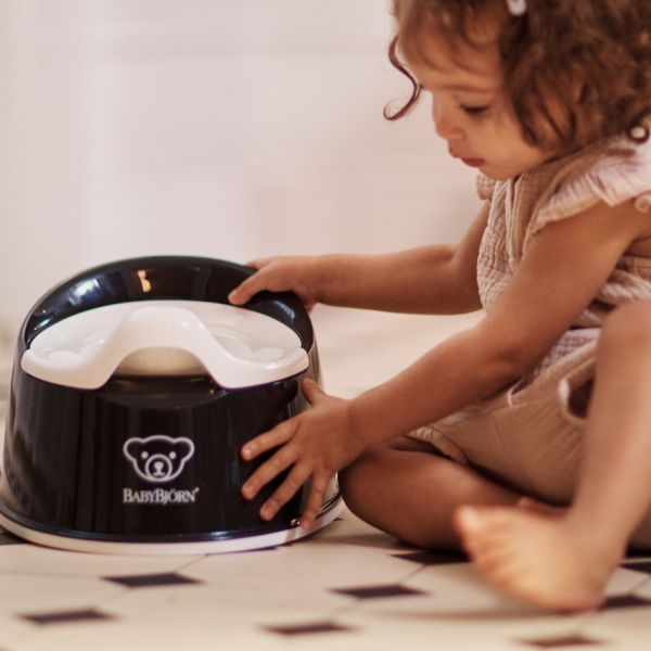 Baby Björn® Pienter Plaspotje - Zwart/Wit Baby Björn® Pienter Plaspotje - Zwart/Wit