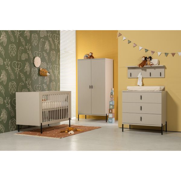 TWF Ledikant 60 x 120 - Commode 3 Laden - Hanglegkast 2 Deuren Waves Clay TWF Ledikant 60 x 120 - Commode 3 Laden - Hanglegkast 2 Deuren Waves Clay