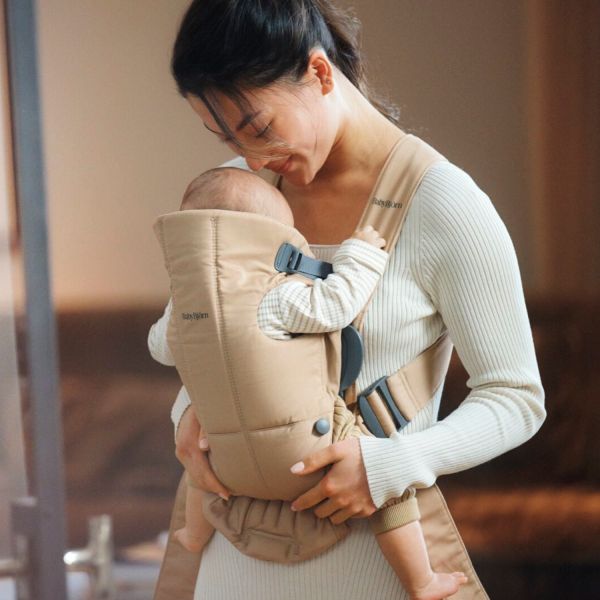 BabyBjörn Mini Draagzak - Geweven - Beige