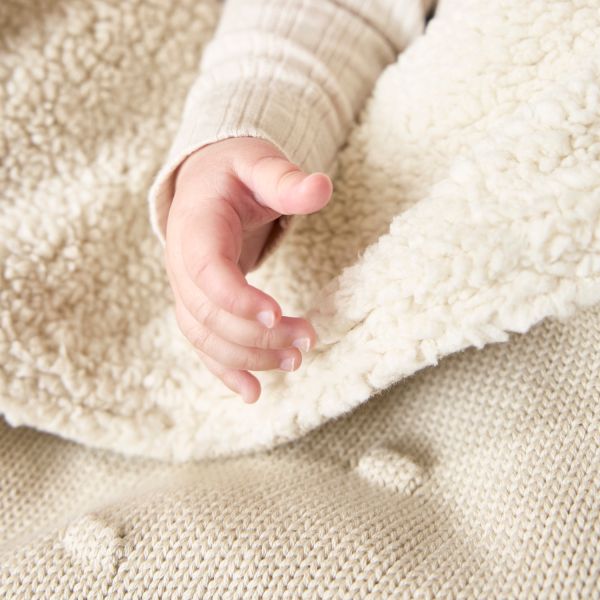 Meyco Baby Ledikantdeken Teddy Knots Soft Sand 100 x 150 cm Meyco Baby Ledikantdeken Teddy Knots Soft Sand 100 x 150 cm