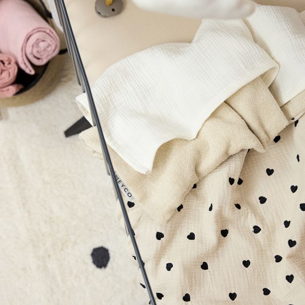 Meyco Baby Sweet Heart Wiegdeken - 75 x 100 cm - Pre-Washed tetra - Soft Sand Meyco Baby Sweet Heart Wiegdeken - 75 x 100 cm - Pre-Washed tetra - Soft Sand