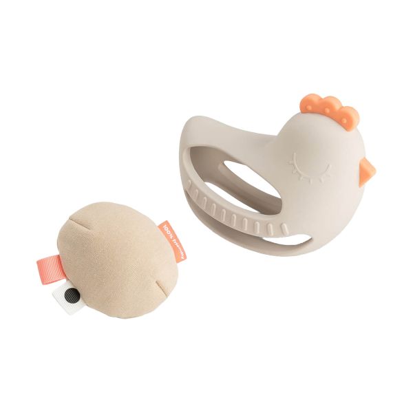 Done By Deer Clucky Grip En Bijtspeeltje Met Rammelaar – Sand Done By Deer Clucky Grip En Bijtspeeltje Met Rammelaar – Sand
