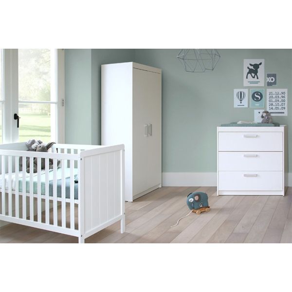 Europe Baby Ralph Ledikant 60 x 120 cm/Commode 3 Laden/Hanglegkast 2 Deuren - Wit Europe Baby Ralph Ledikant 60 x 120 cm/Commode 3 Laden/Hanglegkast 2 Deuren - Wit