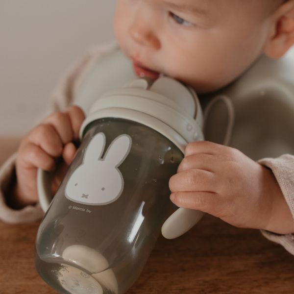 Nijntje Rietjesbeker met Handgrepen - 260 ml - Groen Nijntje Rietjesbeker met Handgrepen - 260 ml - Groen