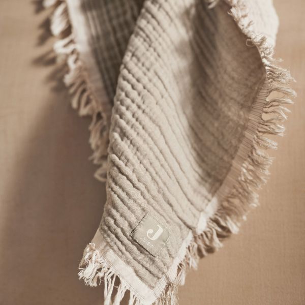 Jollein Ledikantdeken Fringe Olive Green / Ivory GOTS 120 x 120 cm Jollein Ledikantdeken Fringe Olive Green / Ivory GOTS 120 x 120 cm