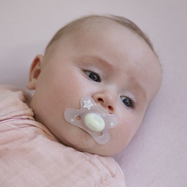 Difrax Glow In The Dark Fopspeen - Anatomisch - 0-6 Mnd - Wit