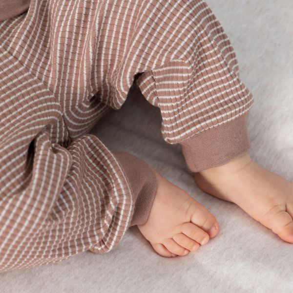 Feetje Wafel Pyjama - Maat 56 - Bruin Feetje Wafel Pyjama - Maat 56 - Bruin