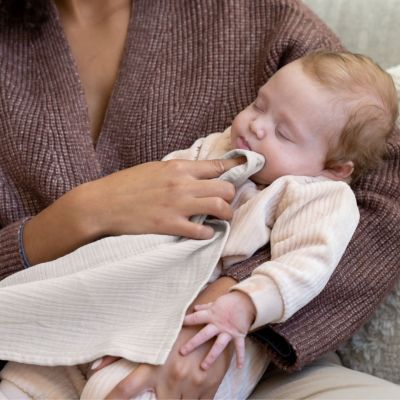 Doomoo Voedingsdoek - Mom'n Play - Tetra Almond Doomoo Voedingsdoek - Mom'n Play - Tetra Almond