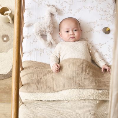 Meyco Baby Ledikantdeken Teddy Knots Soft Sand 100 x 150 cm Meyco Baby Ledikantdeken Teddy Knots Soft Sand 100 x 150 cm