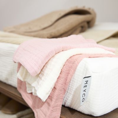Meyco Baby Uni Monddoekjes - 3 Stuks - Pre-Washed Hydrofiel - 30 x 30 cm - Soft Rose/Rose/Natural Meyco Baby Uni Monddoekjes - 3 Stuks - Pre-Washed Hydrofiel - 30 x 30 cm - Soft Rose/Rose/Natural