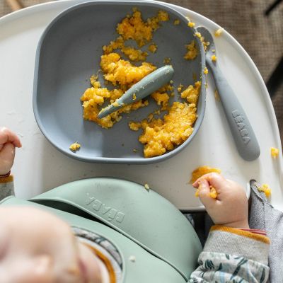 Beaba Silicone Bord met Zuignap - Kiezel Beaba Silicone Bord met Zuignap - Kiezel