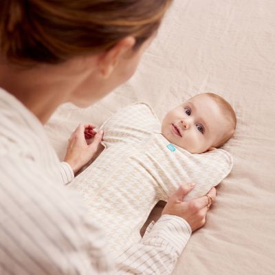 Love To Dream SwaddleUp™ 1.0 TOG - Fase 1 - Maat M - Tan Love To Dream SwaddleUp™ 1.0 TOG - Fase 1 - Maat M - Tan