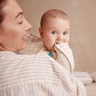 Love To Dream SwaddleUp™ 1.0 TOG - Fase 1 - Maat M - Tan Love To Dream SwaddleUp™ 1.0 TOG - Fase 1 - Maat M - Tan