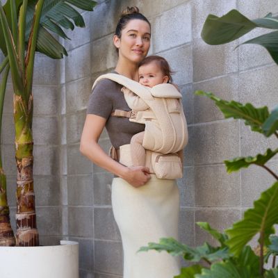 Ergobaby Omni Deluxe Mesh Draagzak - Natural Beige Ergobaby Omni Deluxe Mesh Draagzak - Natural Beige